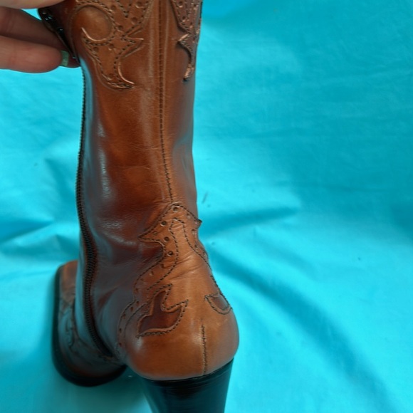 2pr Antonio Melani  pleather,size 8.5 boots. One pr is black , other is caramel - Picture 11 of 16